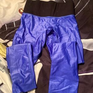 Capri length liquid leggings blue and black